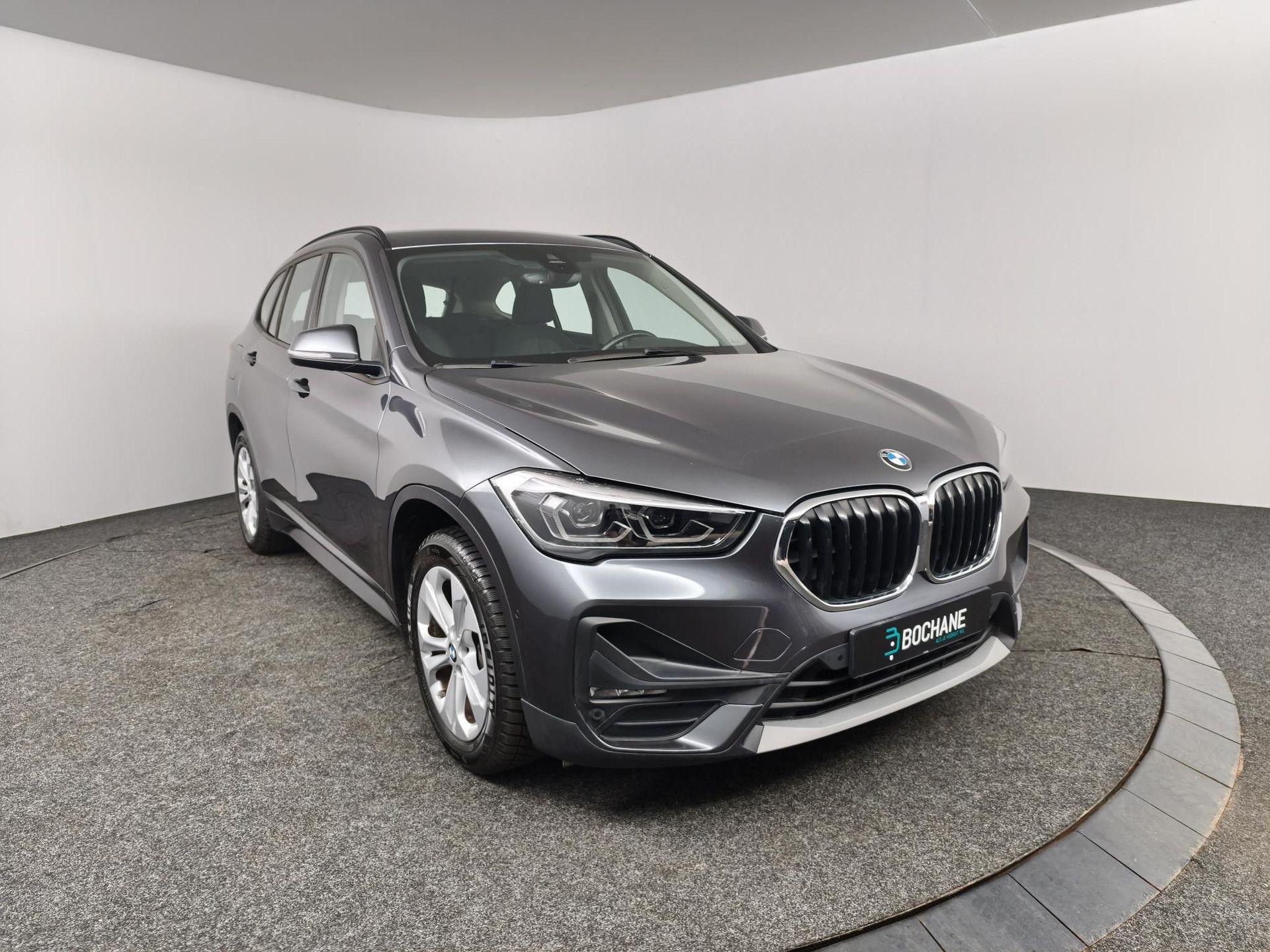 BMW X1 met kenteken KSF-09-H – detailfoto