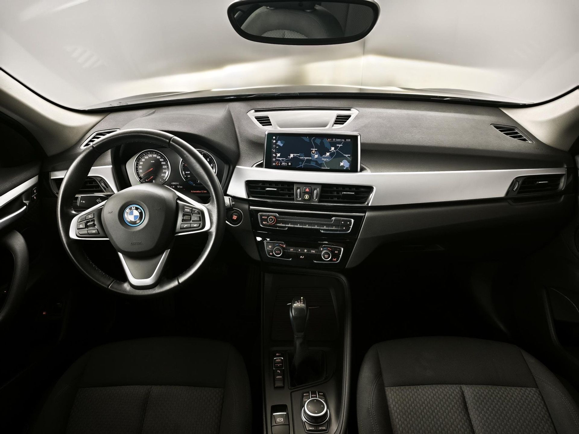 BMW X1 met kenteken KSF-31-H – interieur