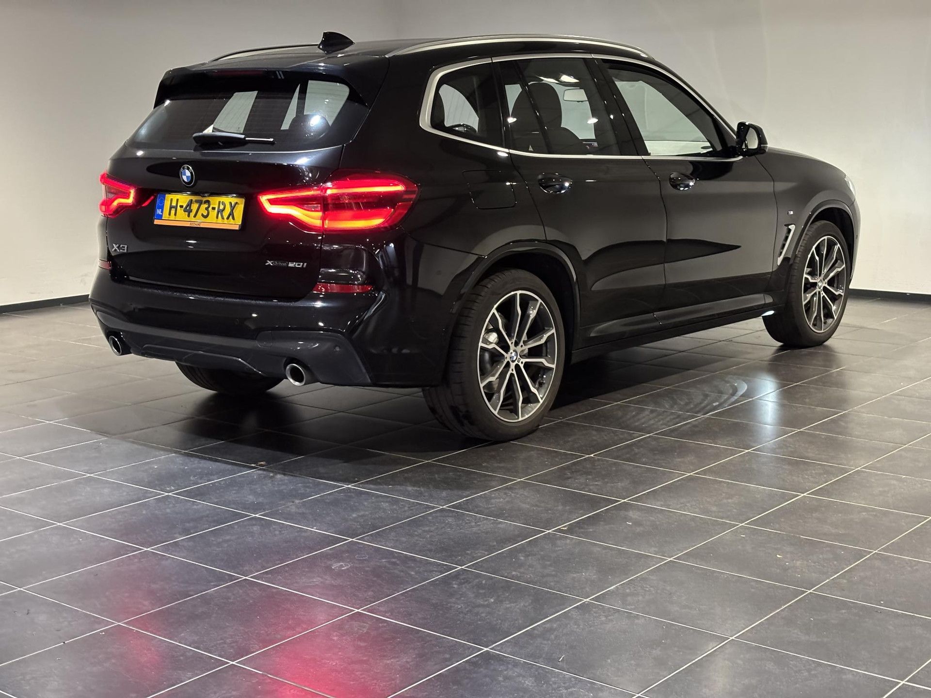 BMW X3 met kenteken H-473-RX – achteraanzicht