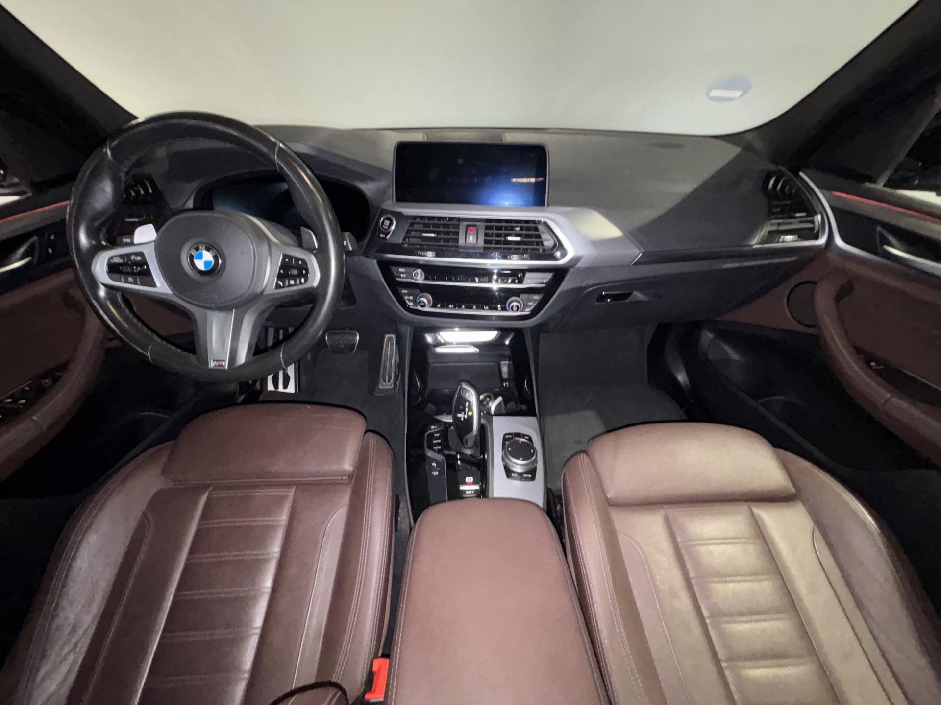 BMW X3 met kenteken H-473-RX – interieur
