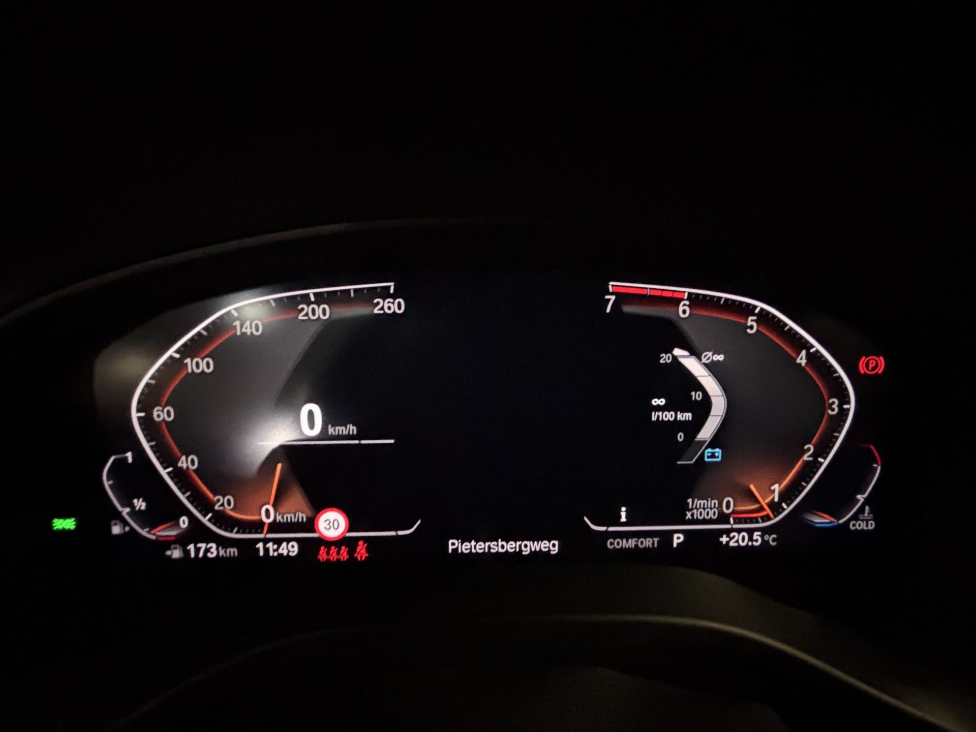 BMW X3 met kenteken H-473-RX – dashboard
