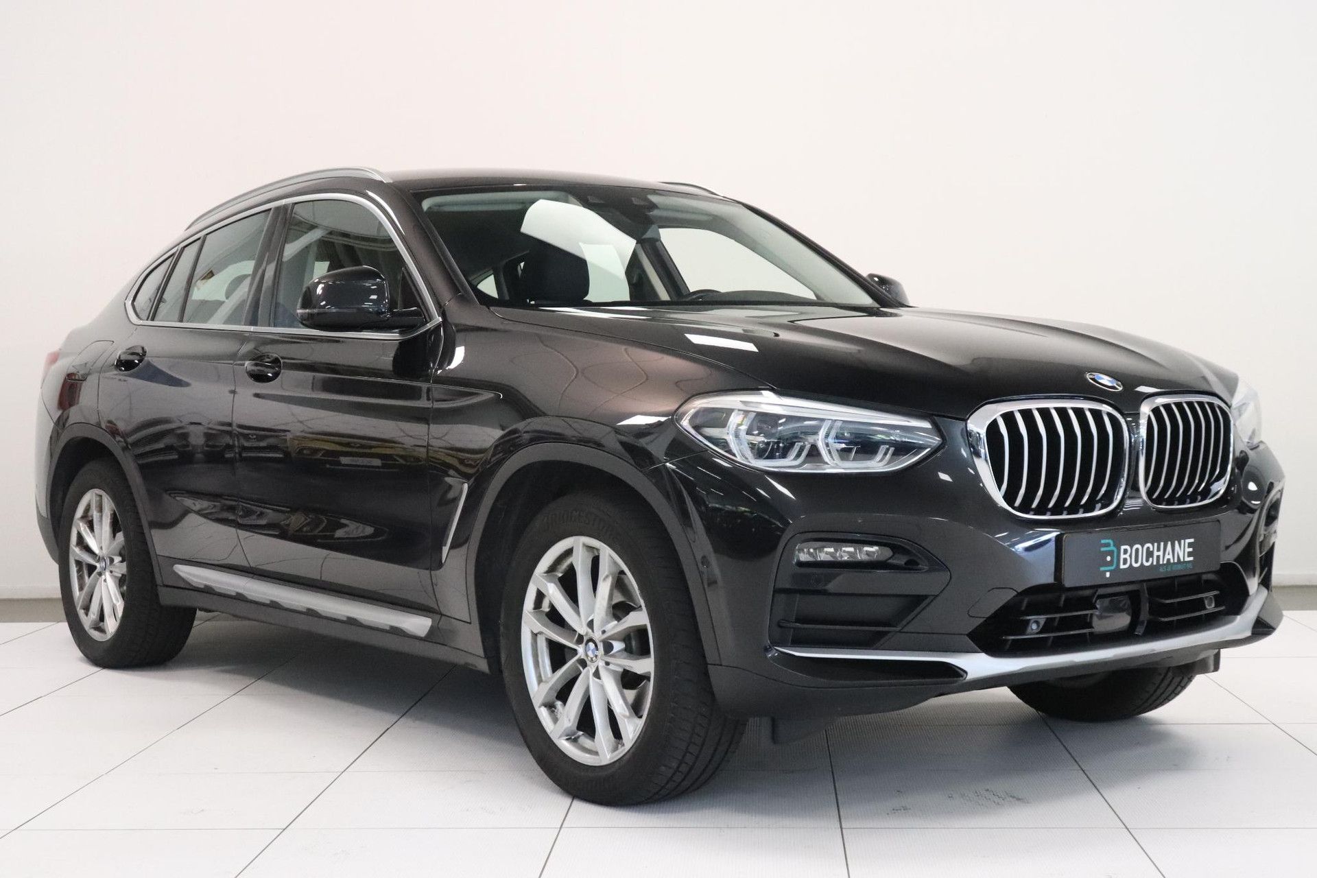 BMW X4 met kenteken J-220-SJ – detailfoto