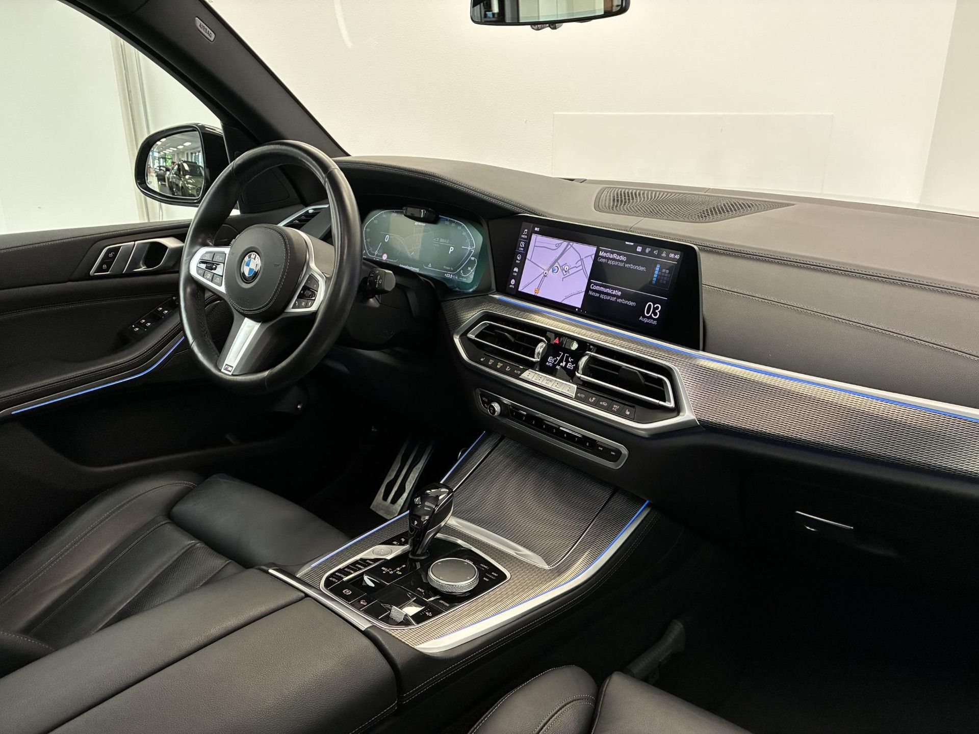 BMW X5 met kenteken J-107-ZN – interieur