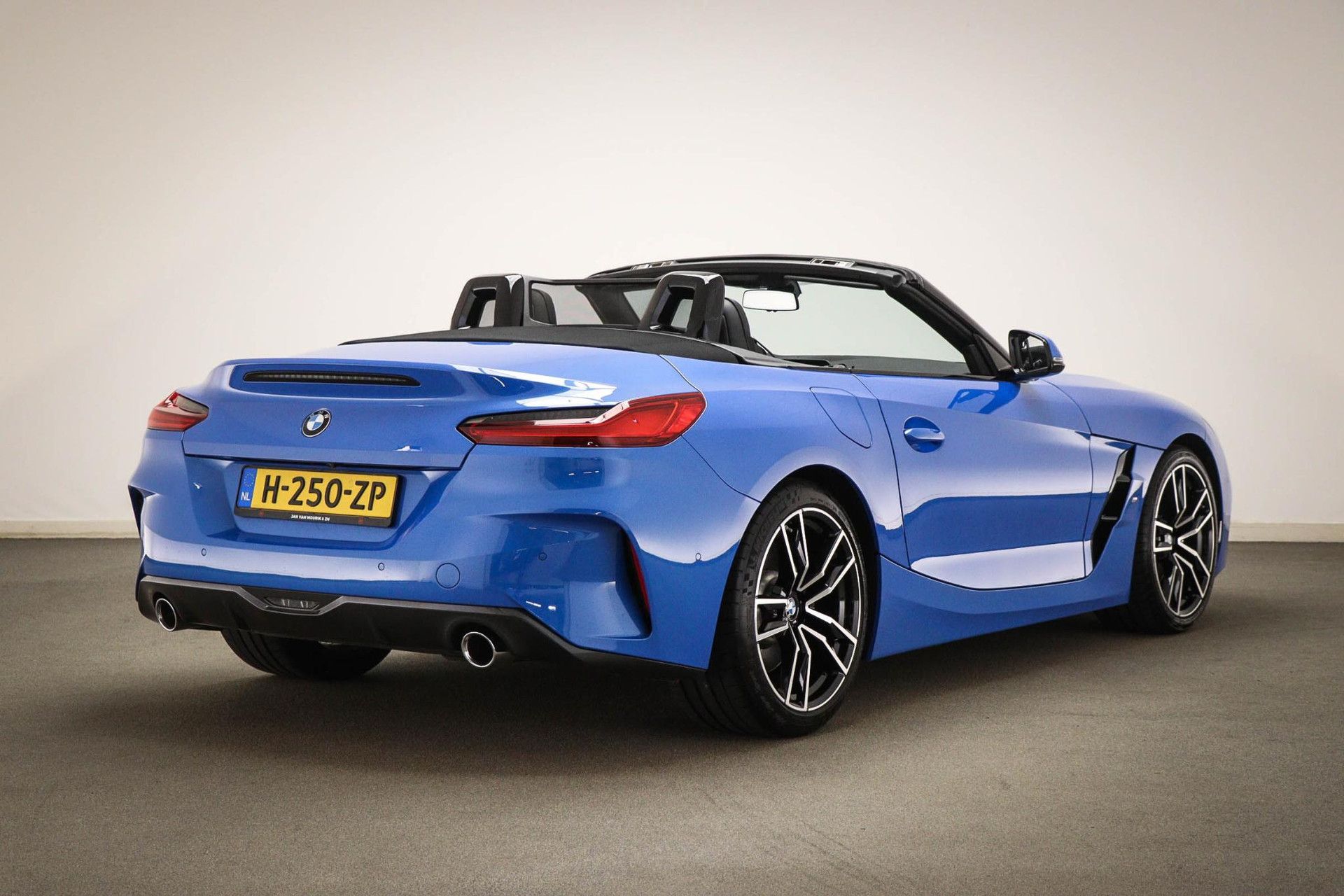 BMW Z4 met kenteken H-250-ZP – achteraanzicht