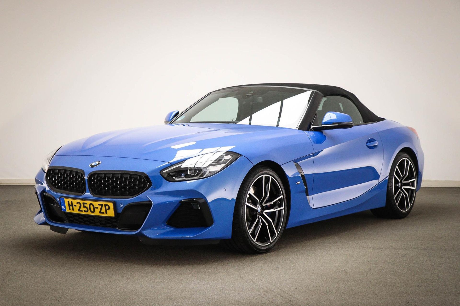BMW Z4 met kenteken H-250-ZP – interieur