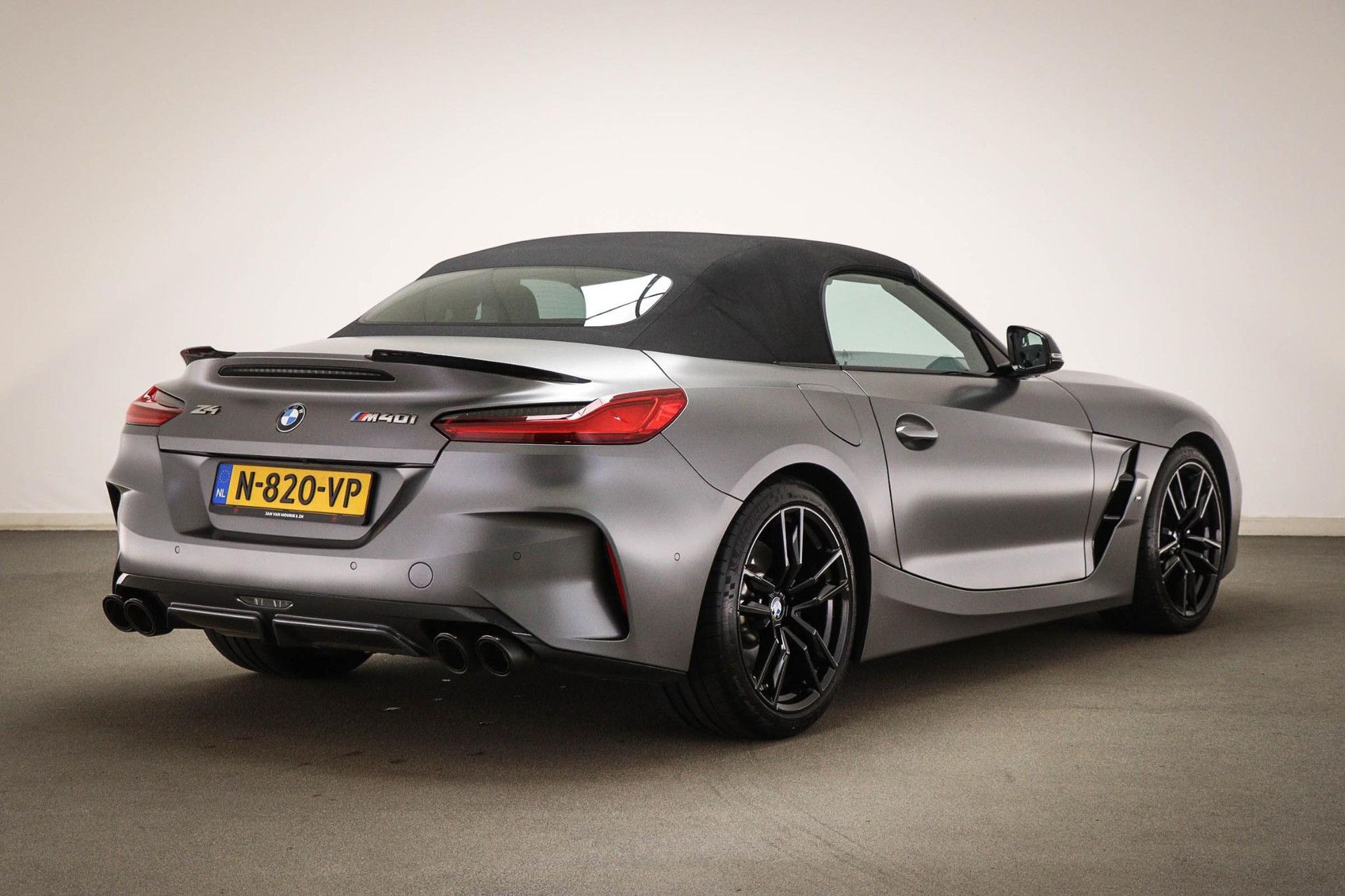 BMW Z4 met kenteken N-820-VP – interieur