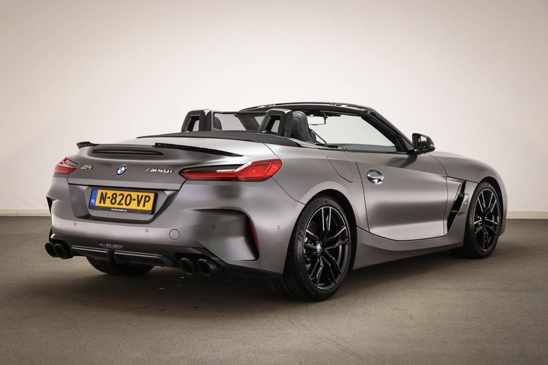 BMW Z4 met kenteken N-820-VP – dashboard