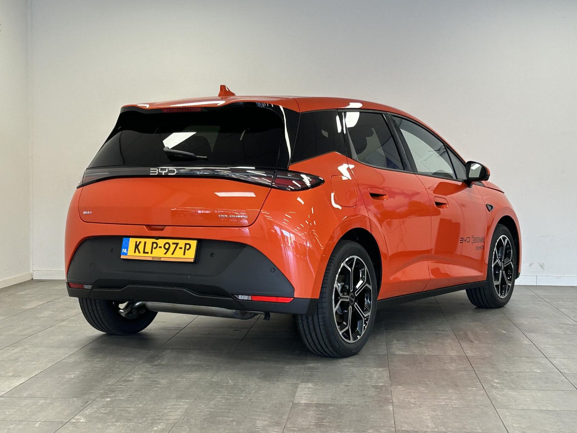 BYD DOLPHIN met kenteken KLP-97-P – achteraanzicht