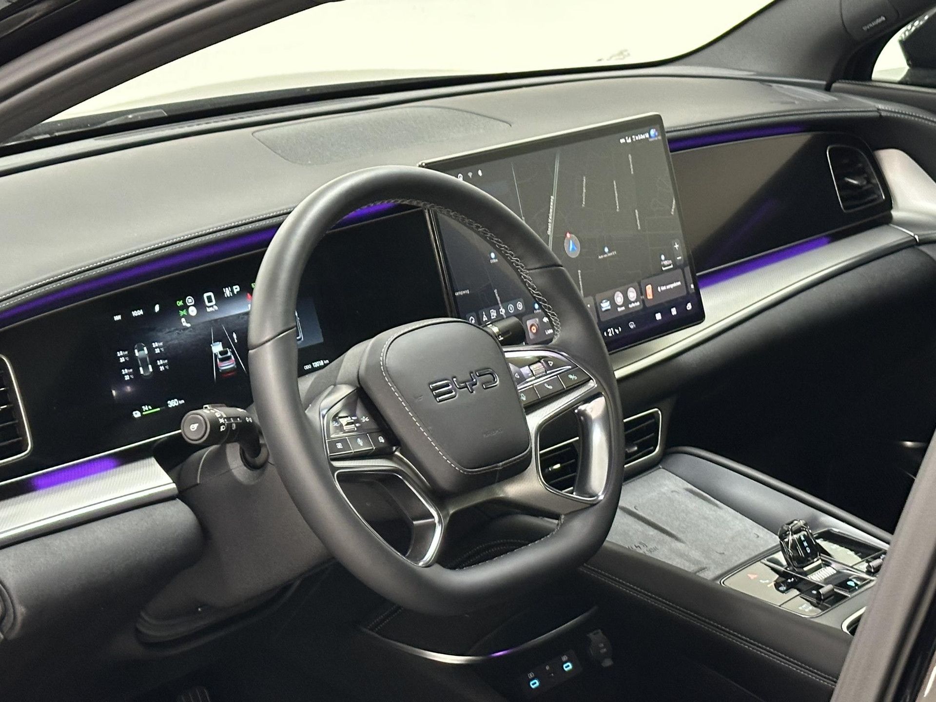 BYD SEALION met kenteken JJB-94-L – interieur