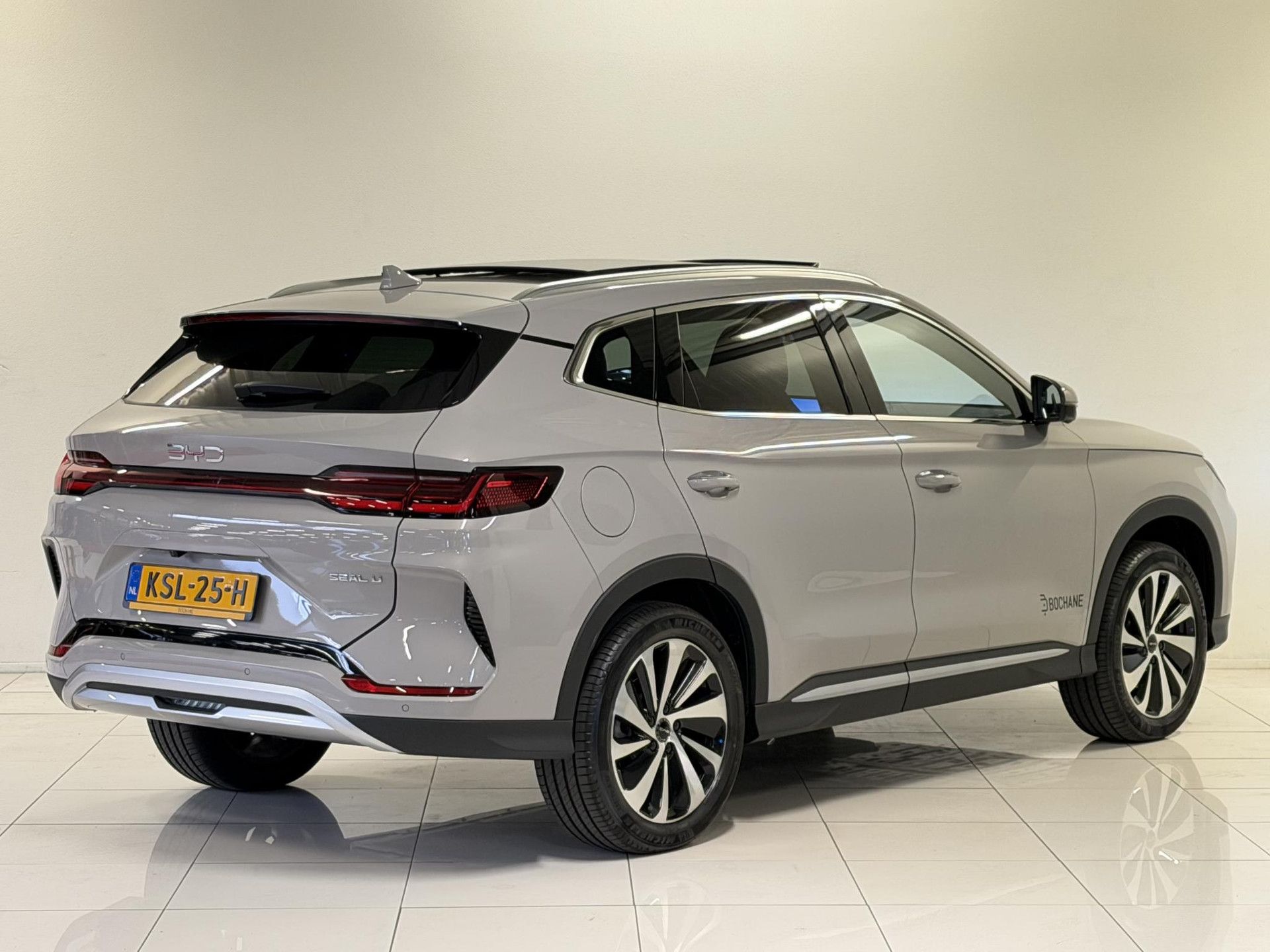 BYD SEALU met kenteken KSL-25-H – achteraanzicht