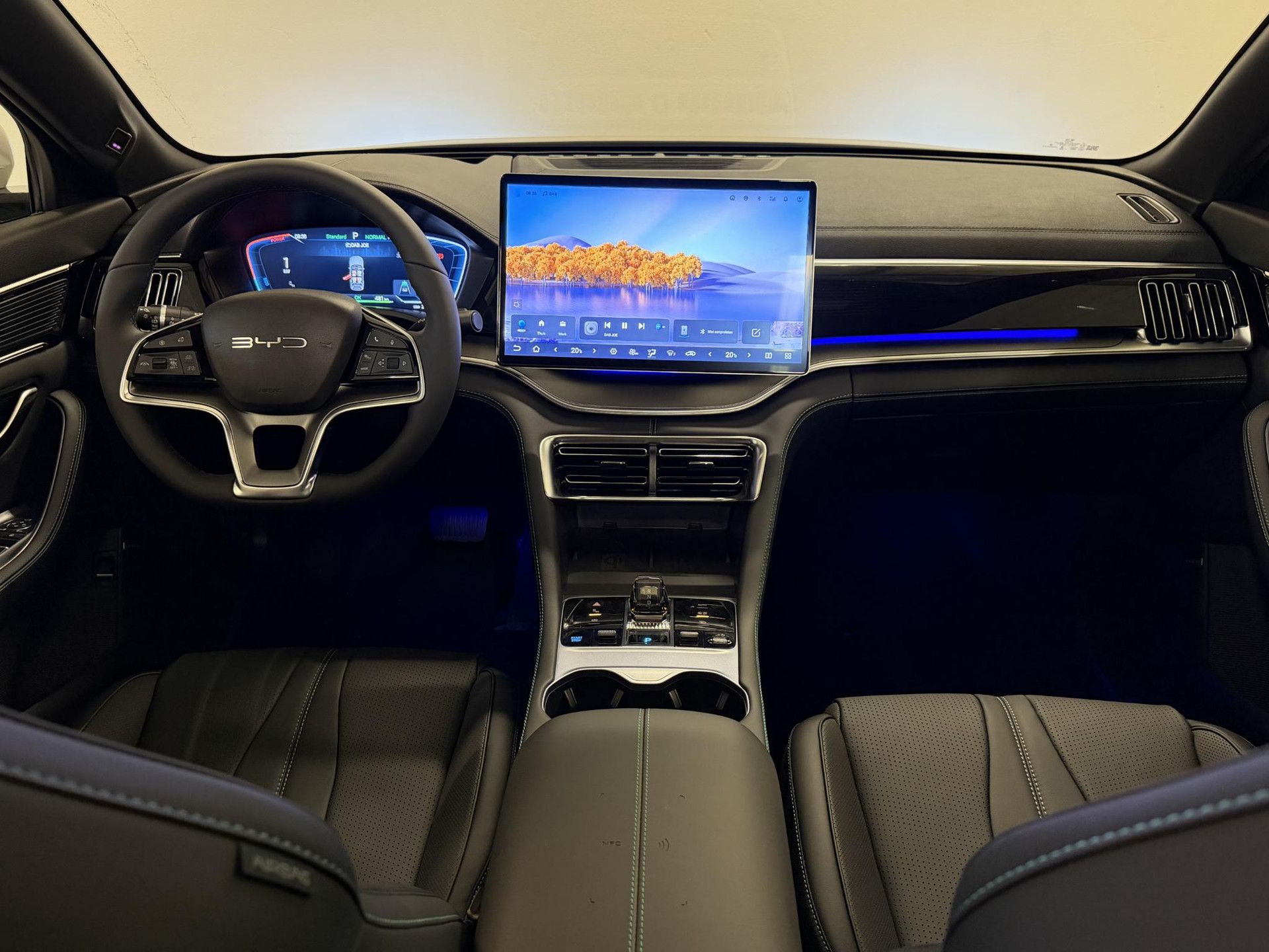 BYD SEALU met kenteken KSL-25-H – interieur