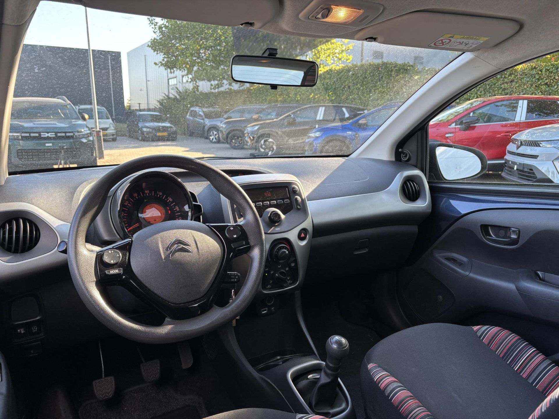 Citroën C1 met kenteken KP-710-V – interieur