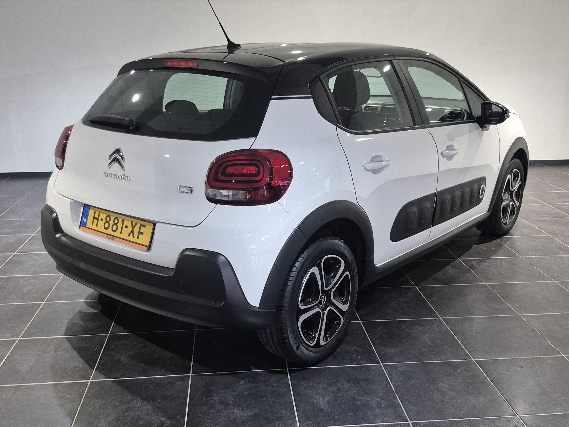 Citroën C3 met kenteken H-881-XF – achteraanzicht