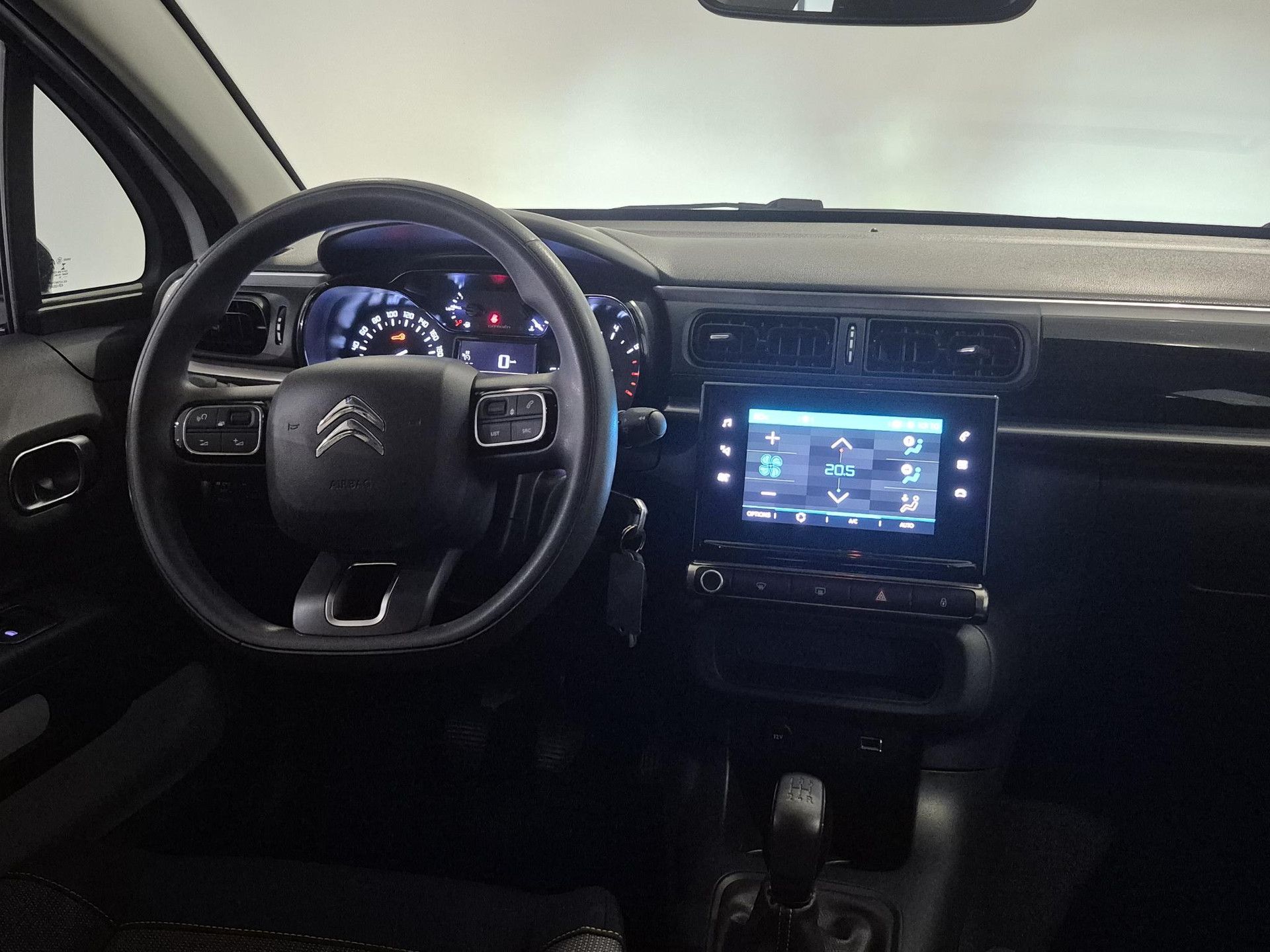 Citroën C3 met kenteken H-881-XF – interieur