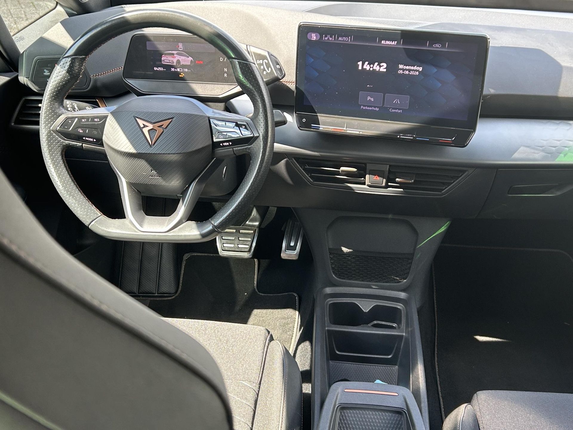 CUPRA Born met kenteken S-445-VT – interieur