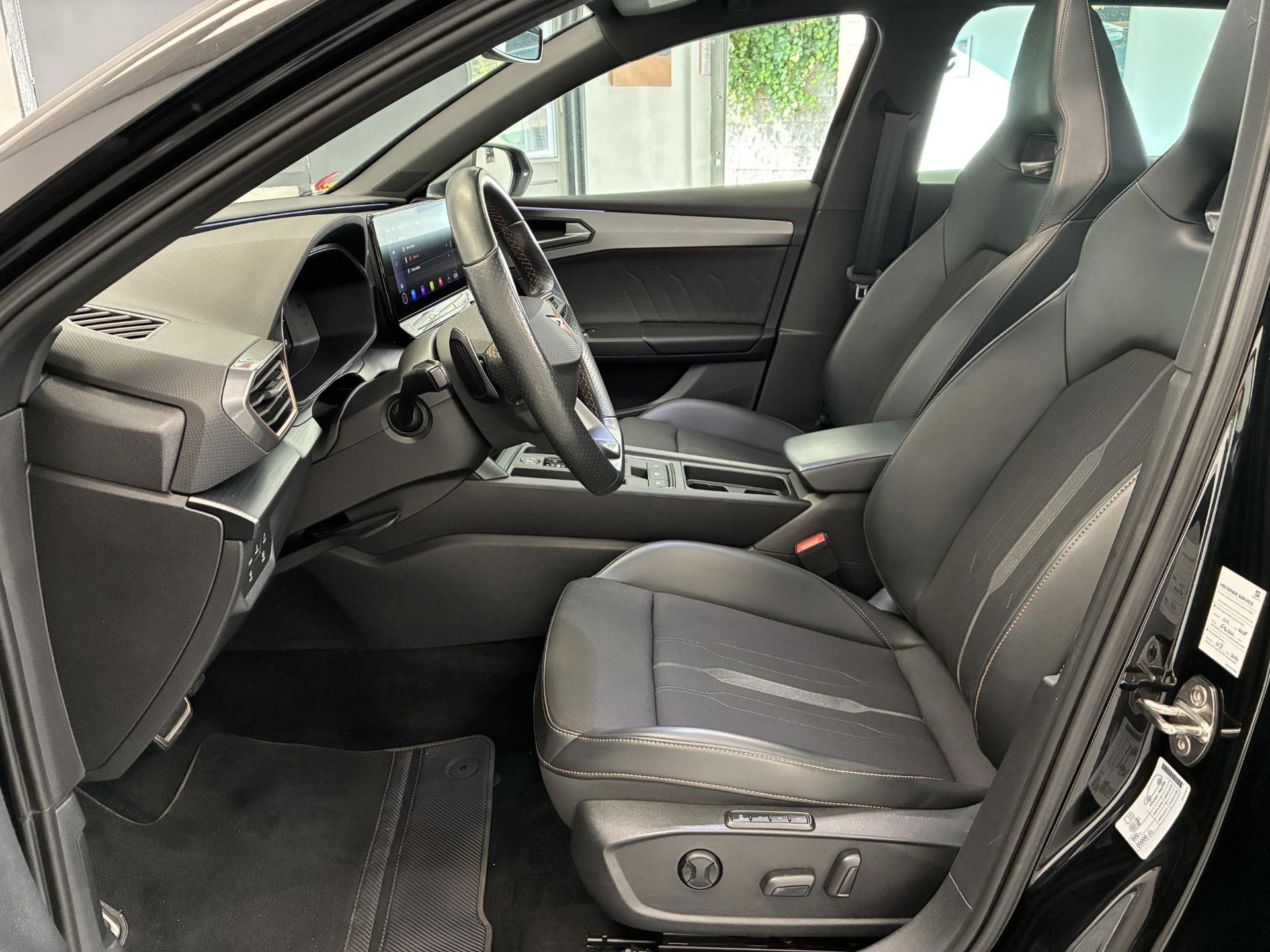 CUPRA LeonSportstourer met kenteken R-677-DS – dashboard