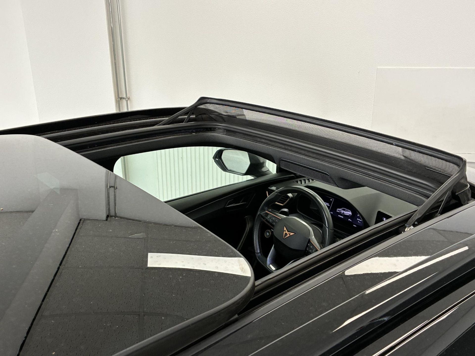 CUPRA LeonSportstourer met kenteken R-677-DS – detailfoto