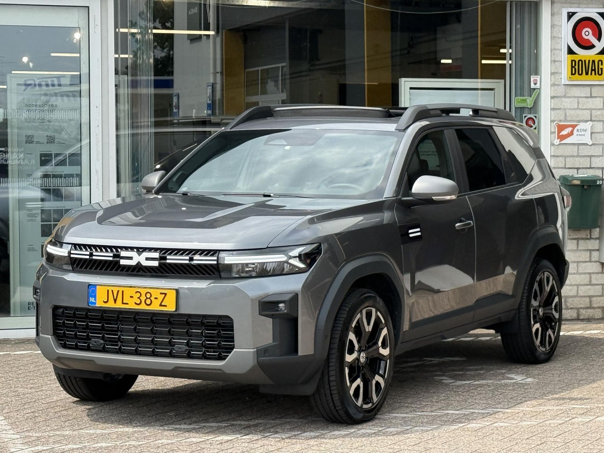Dacia Bigster met kenteken JVL-38-Z – detailfoto