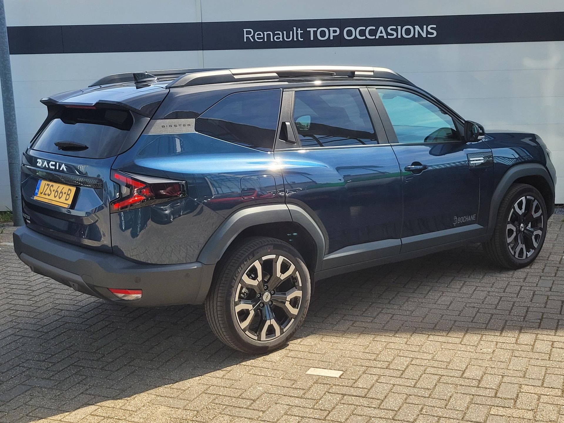 Dacia Bigster met kenteken JZS-66-B – achteraanzicht