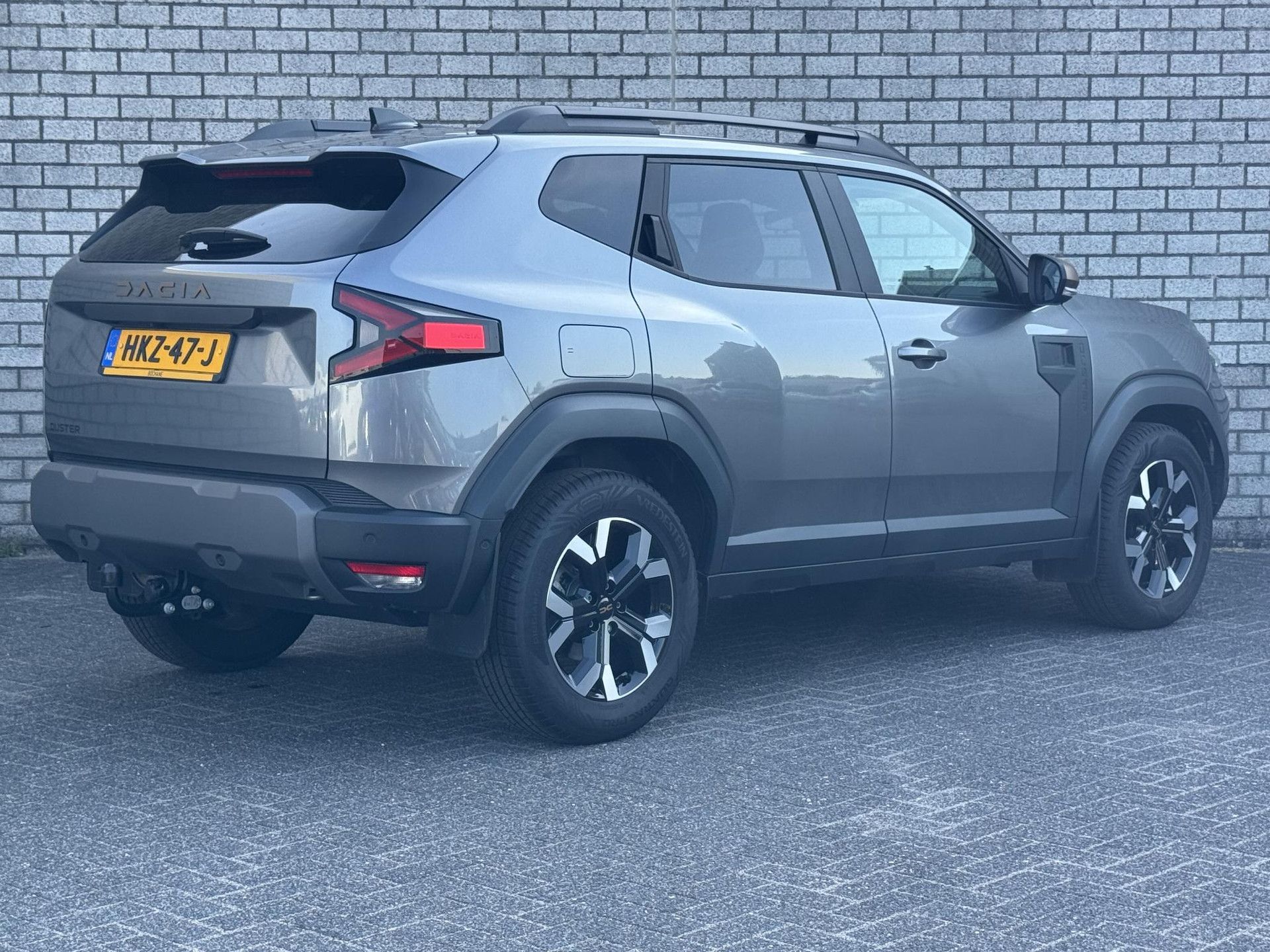 Dacia Duster met kenteken HKZ-47-J – achteraanzicht