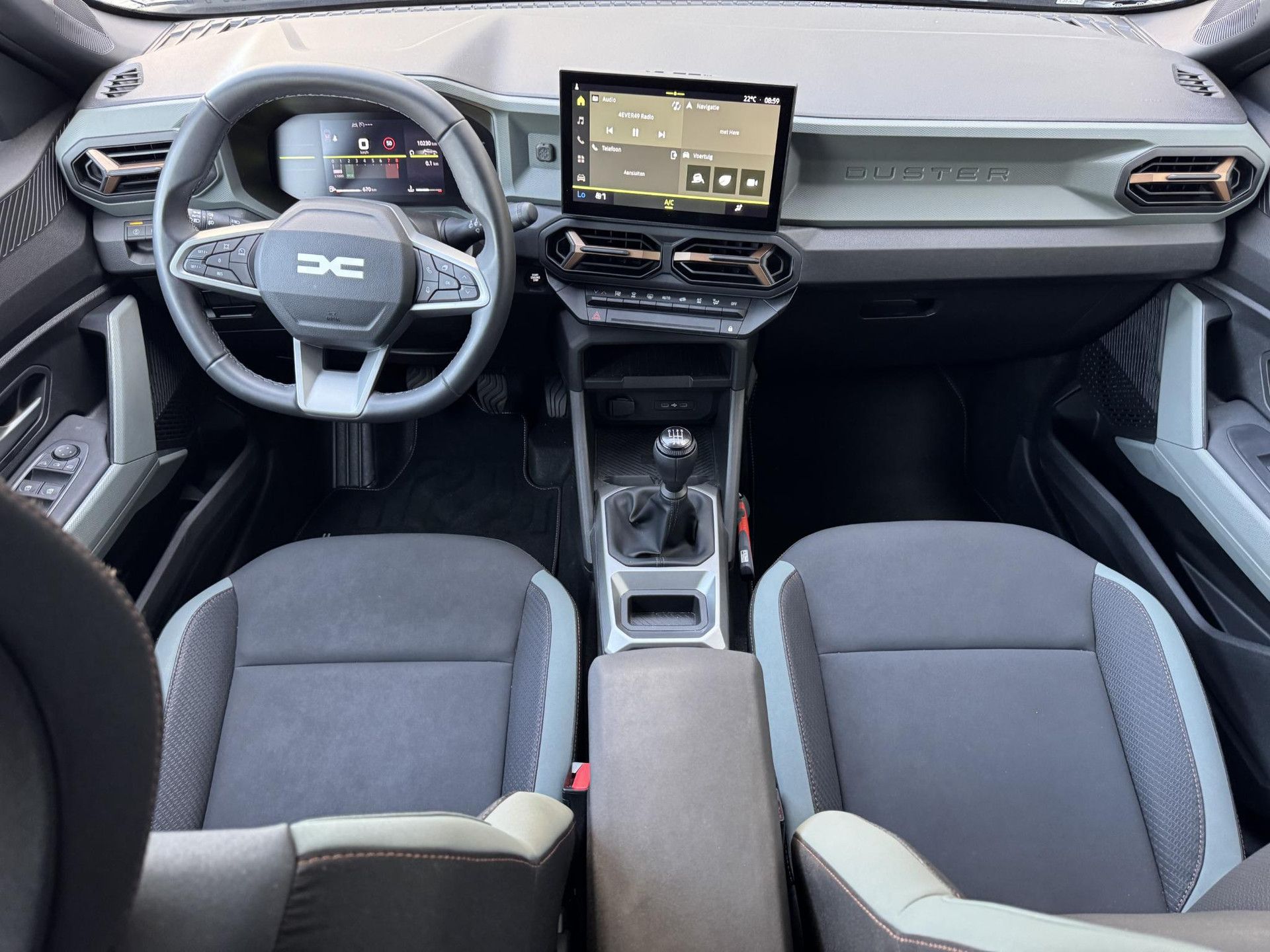 Dacia Duster met kenteken HKZ-47-J – interieur