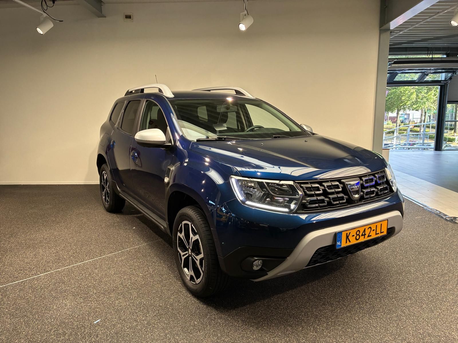 Dacia Duster met kenteken K-842-LL – detailfoto