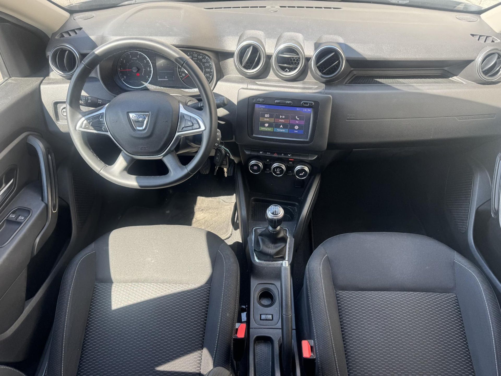 Dacia Duster met kenteken P-232-NK – interieur