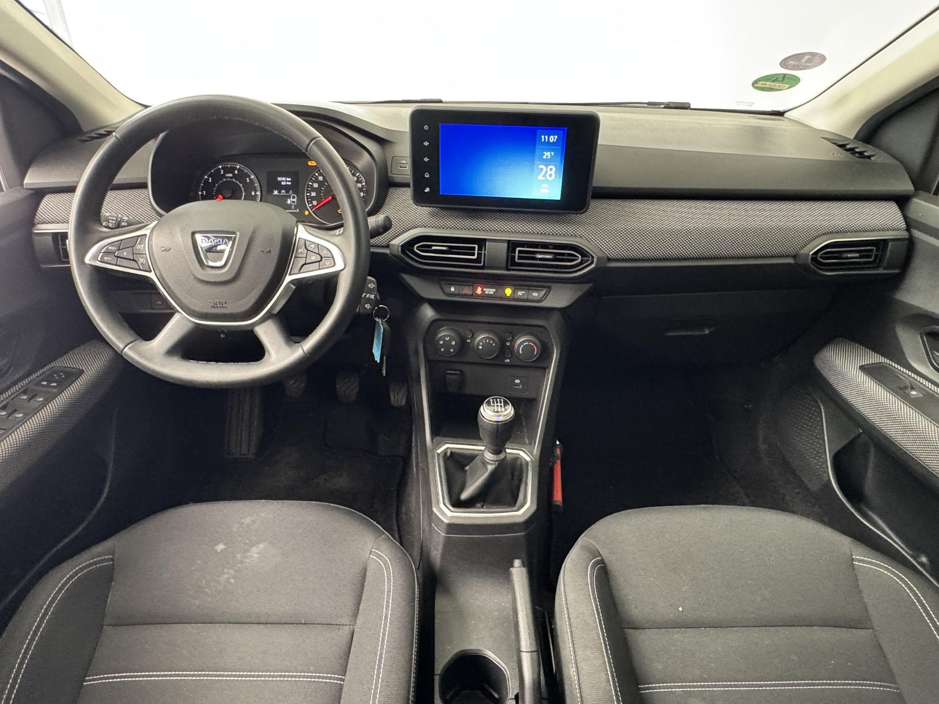 Dacia Jogger met kenteken P-915-ZK – interieur
