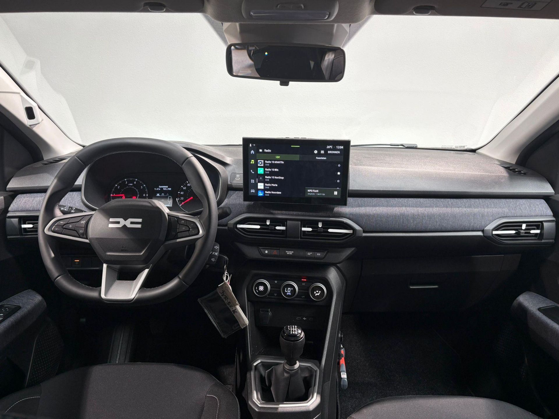 Dacia Sandero met kenteken JVR-53-K – interieur