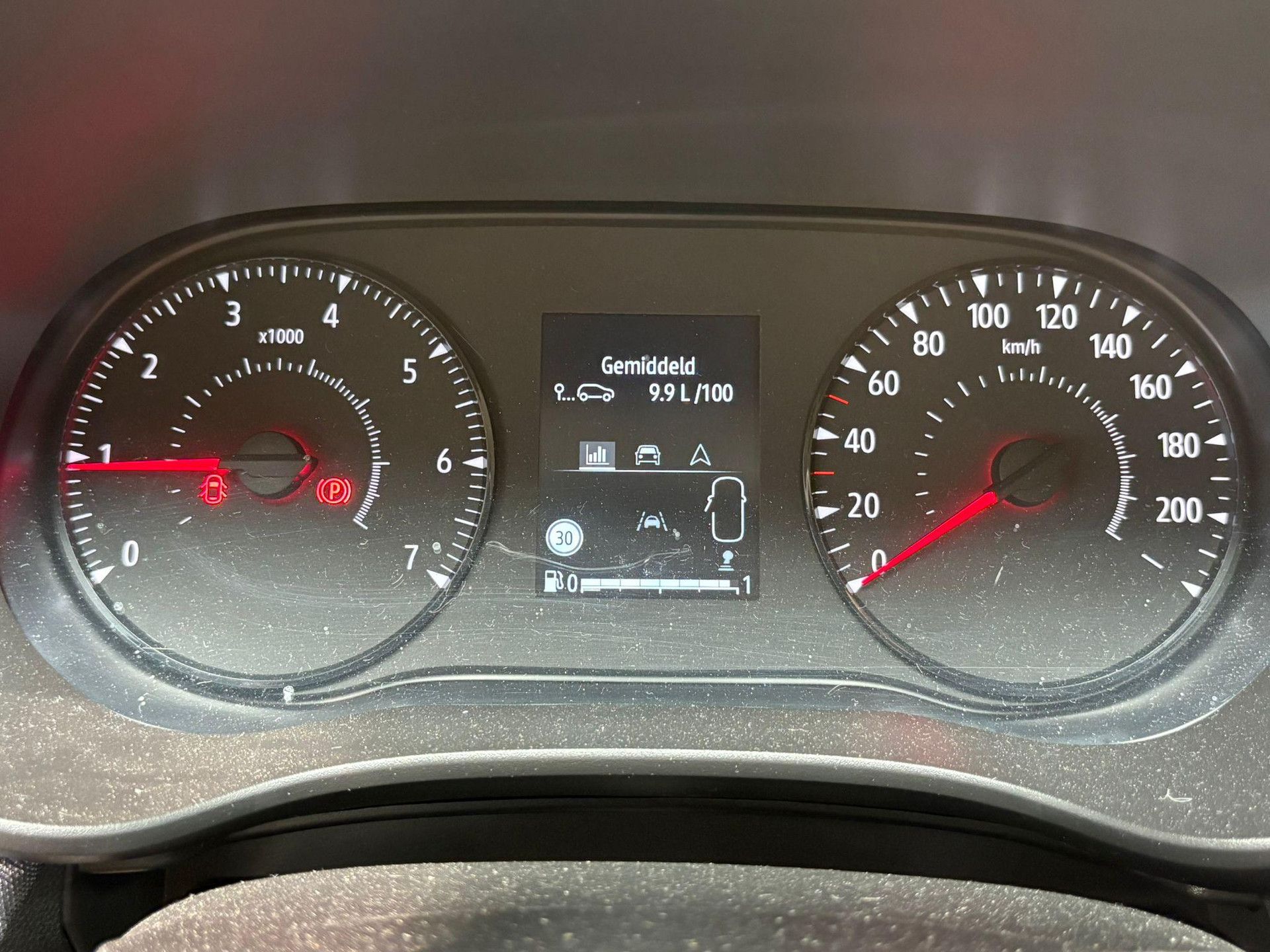 Dacia Sandero met kenteken JVR-53-K – dashboard