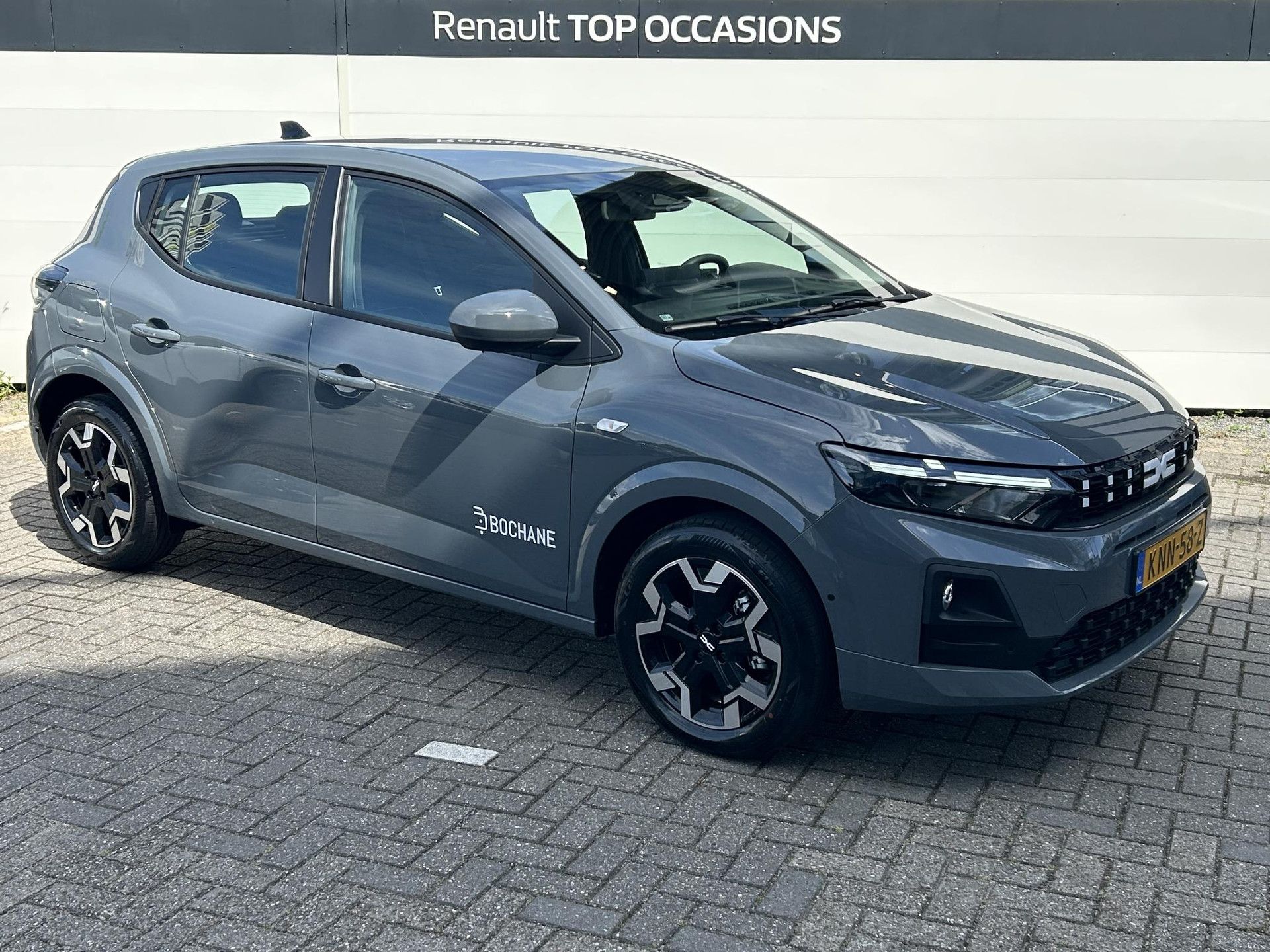 Dacia Sandero met kenteken KNN-58-Z – detailfoto