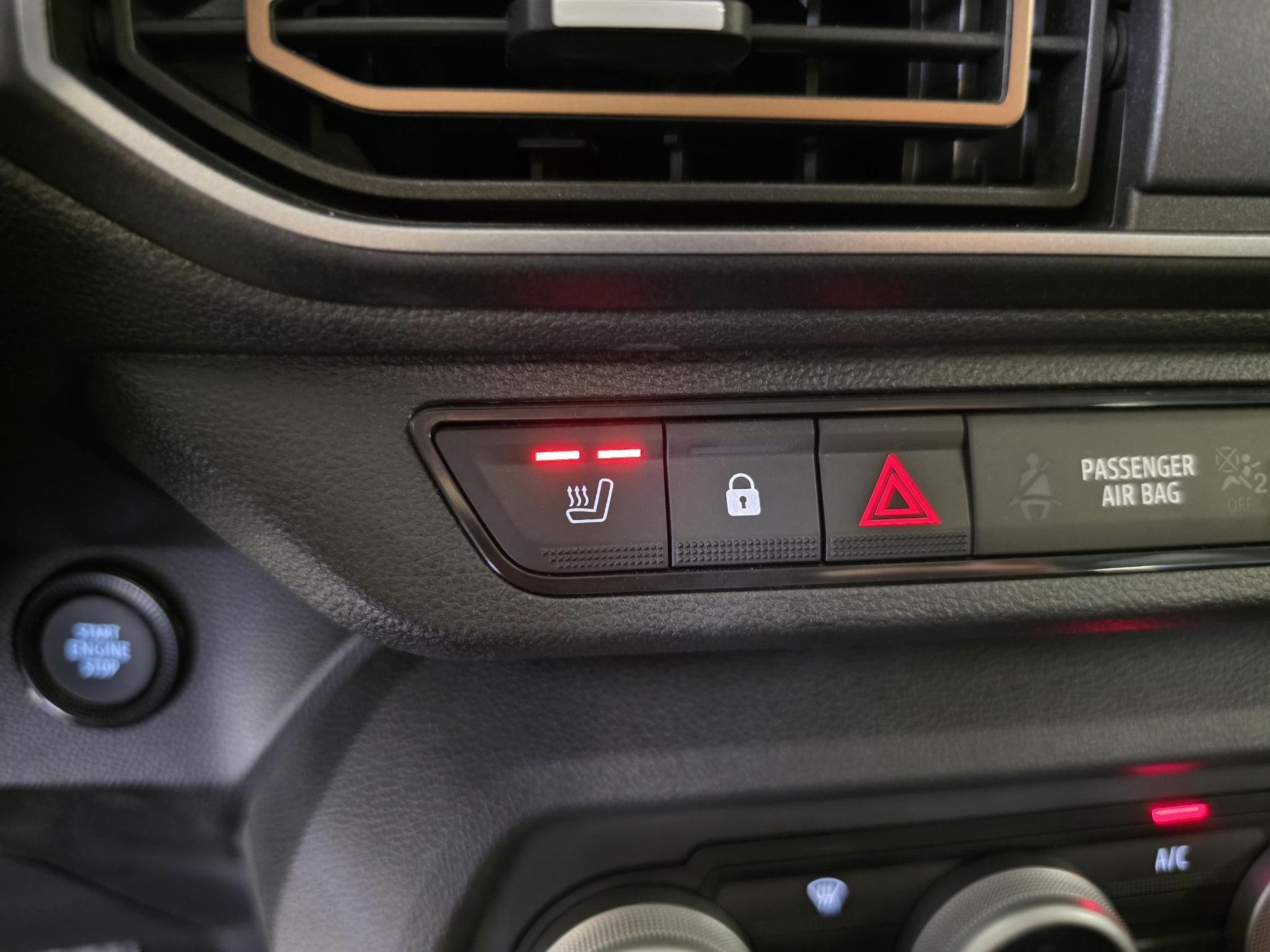 Dacia SanderoStepway met kenteken GJR-52-Z – dashboard