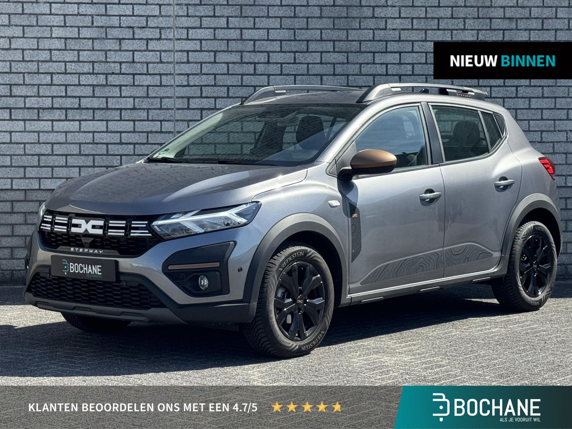 Dacia SanderoStepway met kenteken JHV-16-P – vooraanzicht