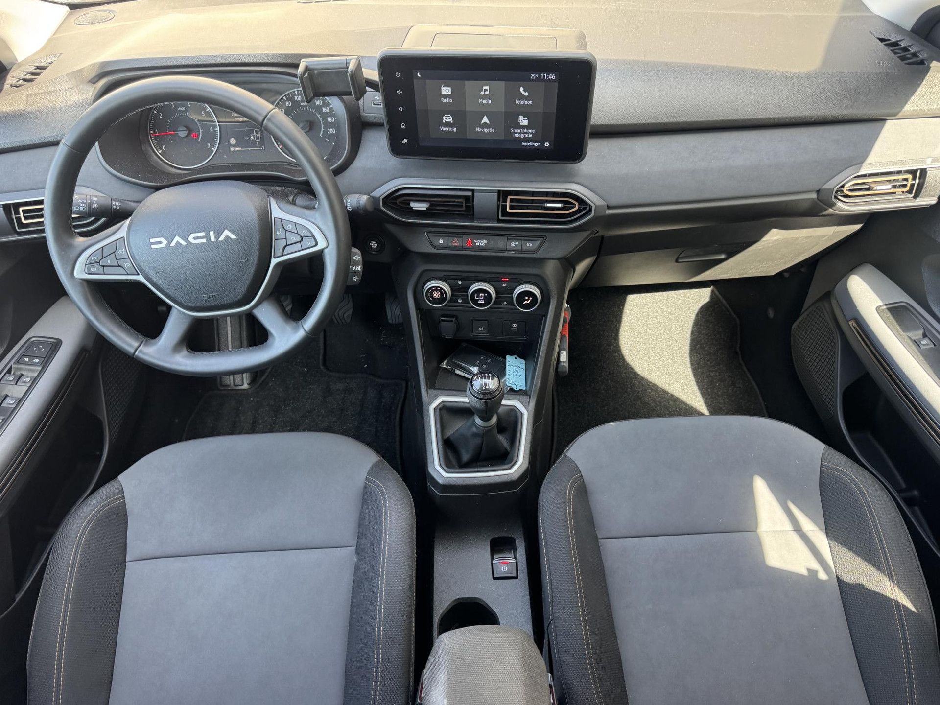 Dacia SanderoStepway met kenteken JHV-16-P – interieur