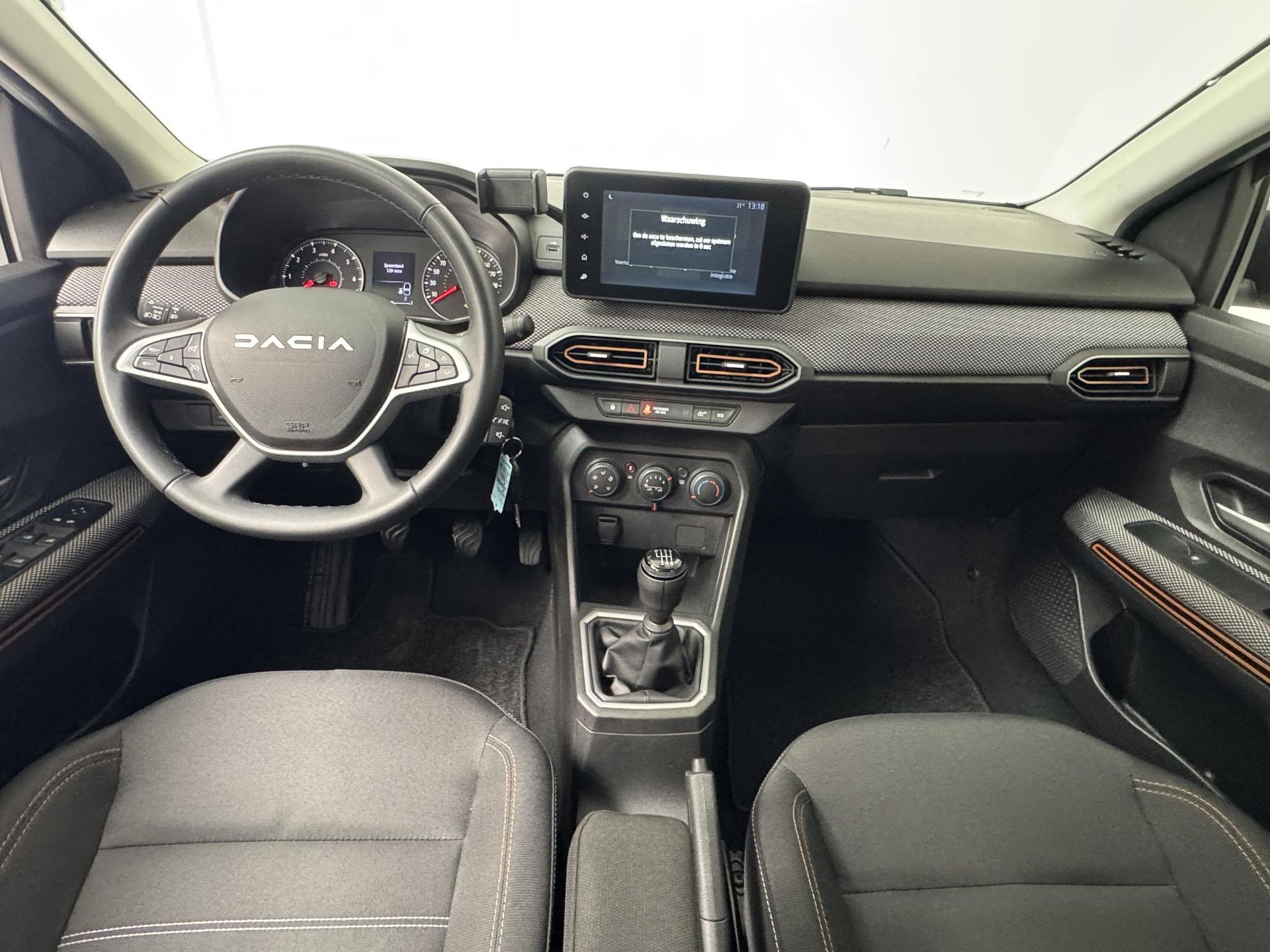Dacia SanderoStepway met kenteken R-650-ZG – interieur