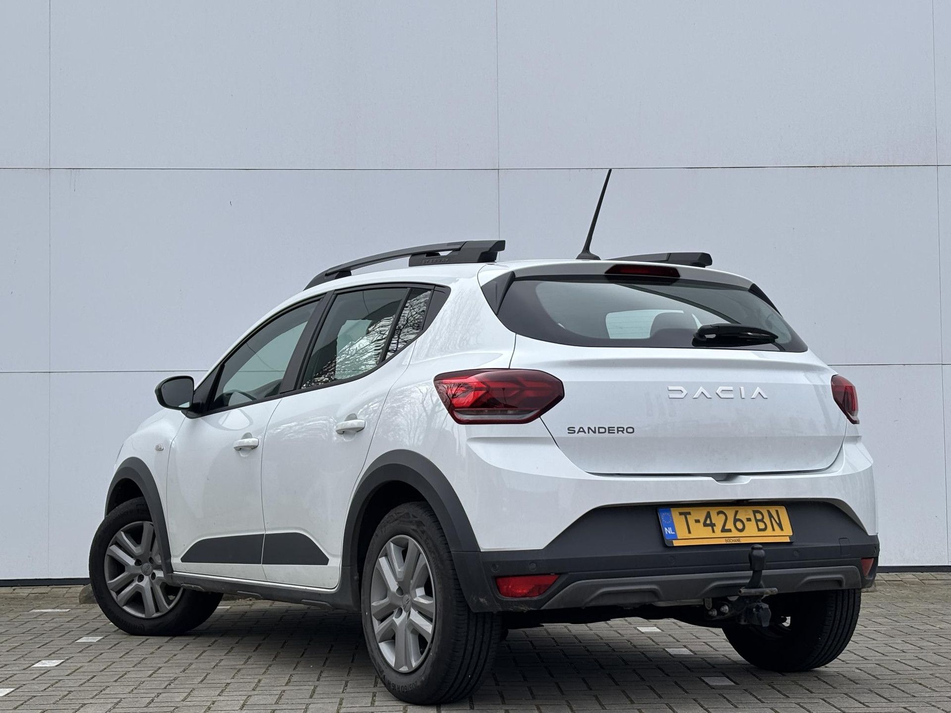 Dacia SanderoStepway met kenteken T-426-BN – detailfoto