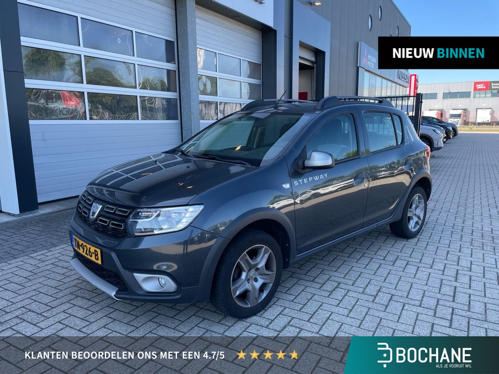 Dacia SanderoStepway met kenteken TN-926-B – vooraanzicht