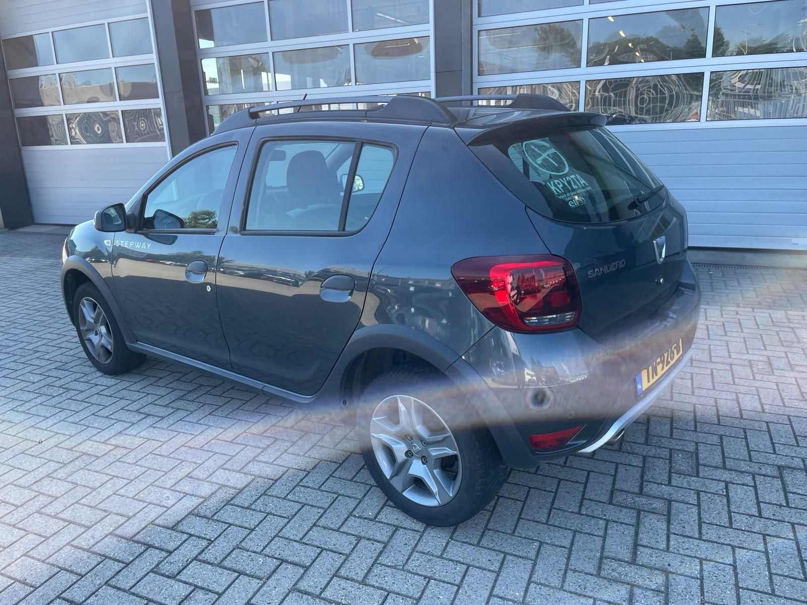 Dacia SanderoStepway met kenteken TN-926-B – detailfoto