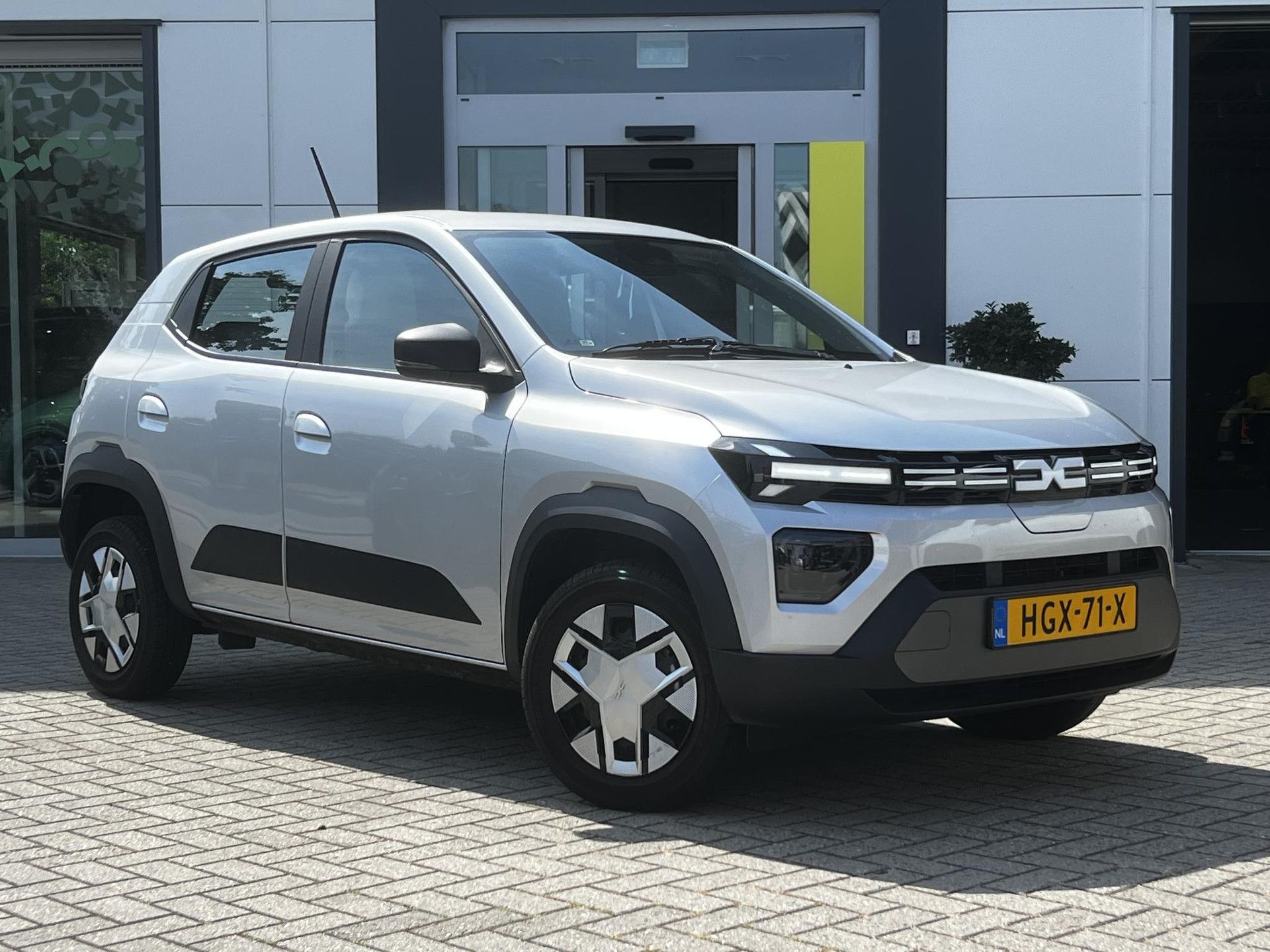 Dacia Spring met kenteken HGX-71-X – detailfoto