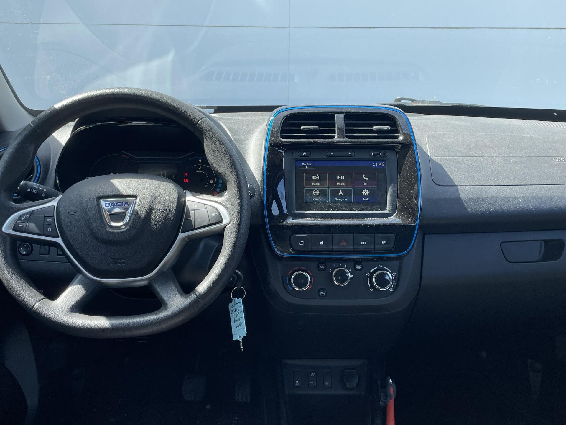 Dacia Spring met kenteken P-535-SP – interieur