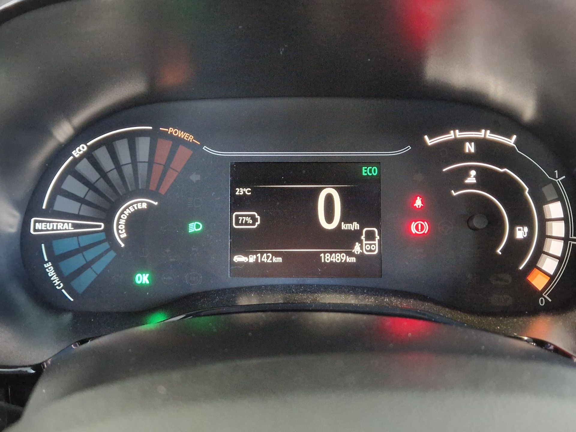 Dacia Spring met kenteken T-166-SJ – dashboard