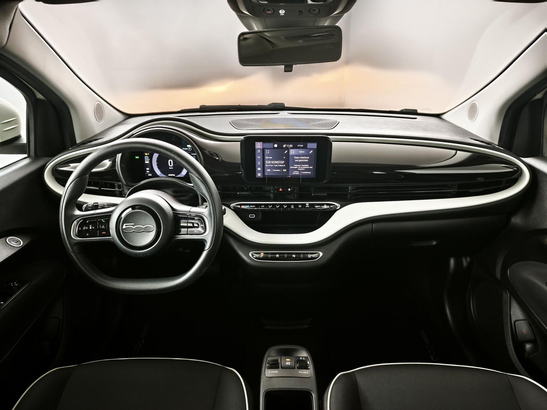 Fiat 500 met kenteken P-227-XL – interieur