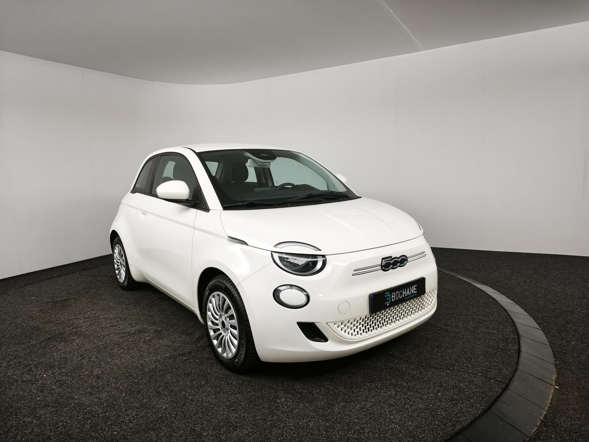 Fiat 500 met kenteken P-227-XL – detailfoto