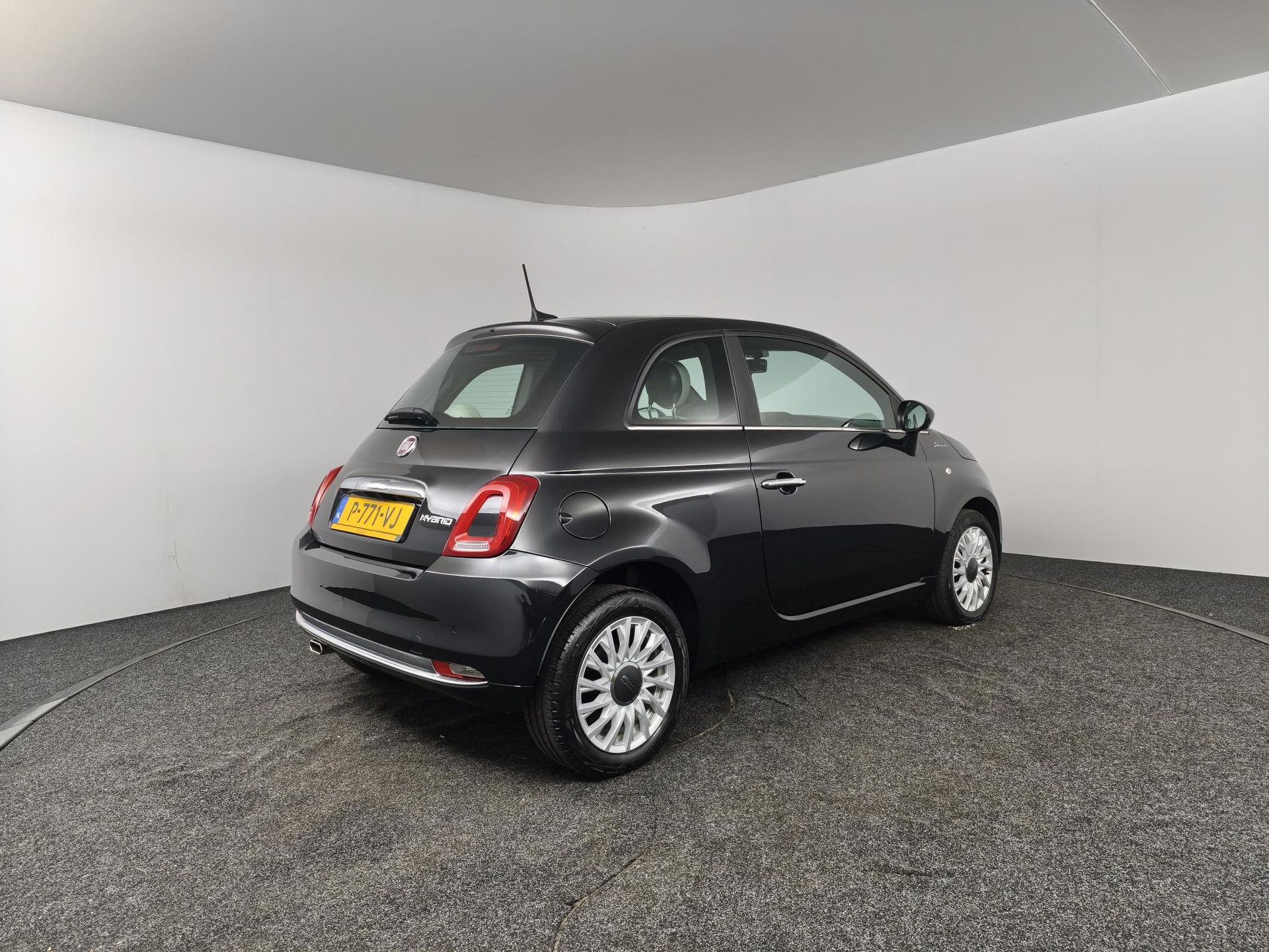 Fiat 500 met kenteken P-771-VJ – achteraanzicht