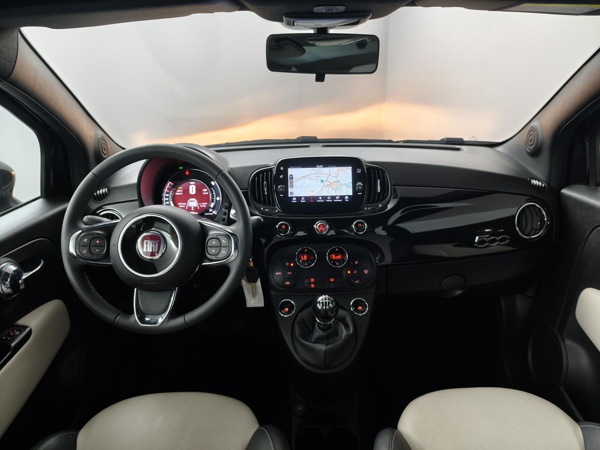 Fiat 500 met kenteken P-771-VJ – interieur