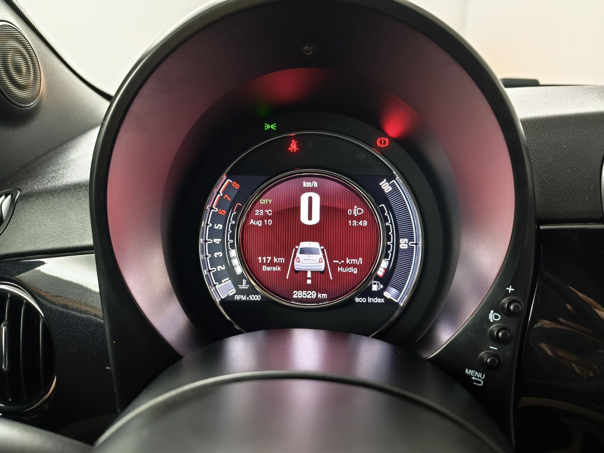 Fiat 500 met kenteken P-771-VJ – dashboard