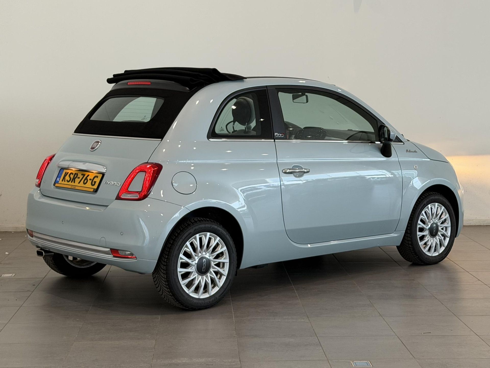 Fiat 500C met kenteken KSR-76-G – achteraanzicht