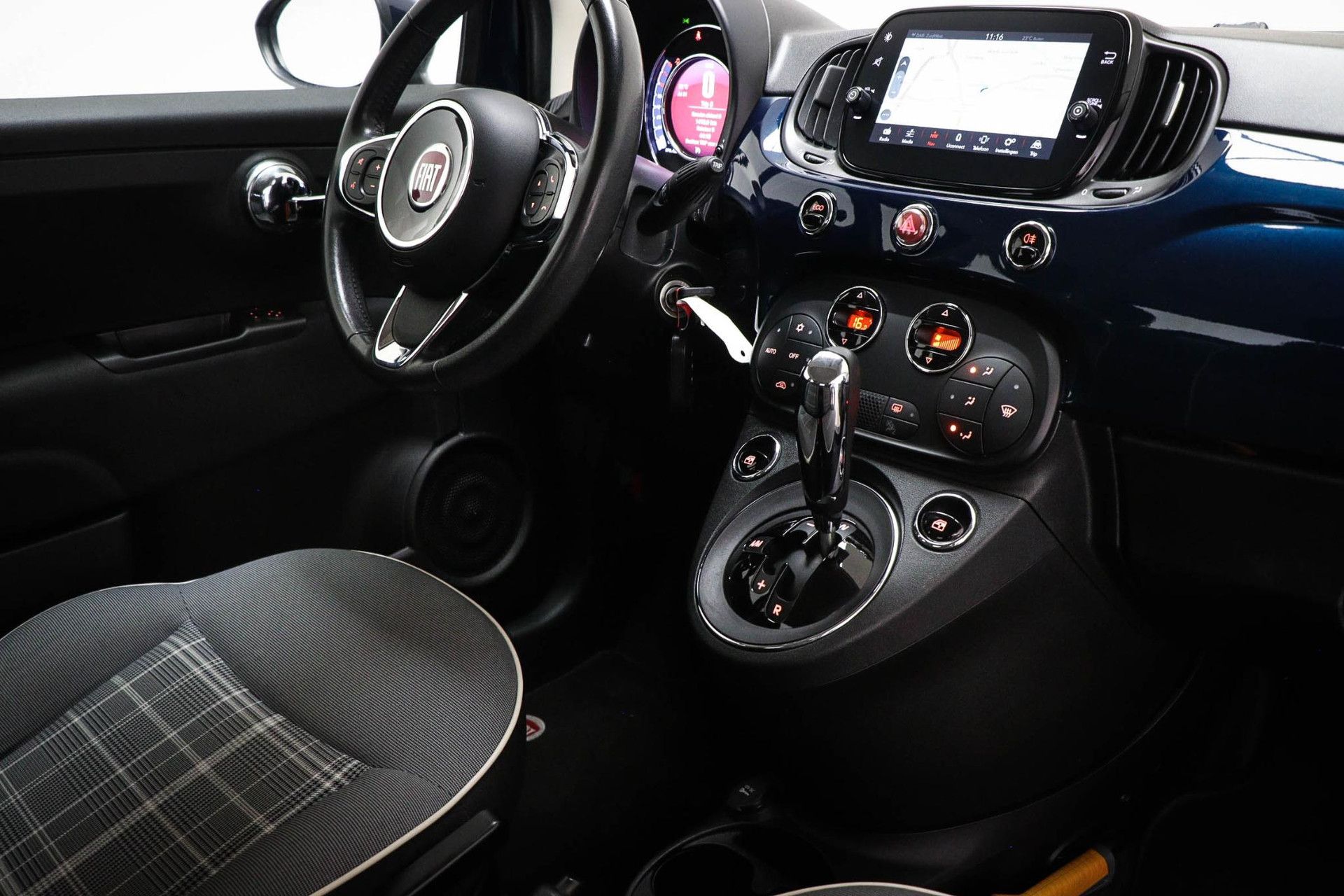 Fiat 500C met kenteken SL-582-H – detailfoto
