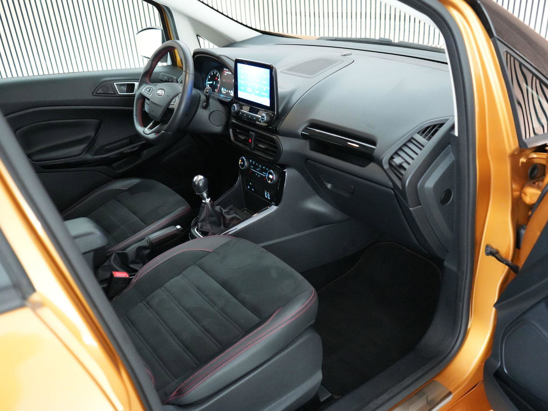 Ford EcoSport met kenteken J-147-FR – interieur