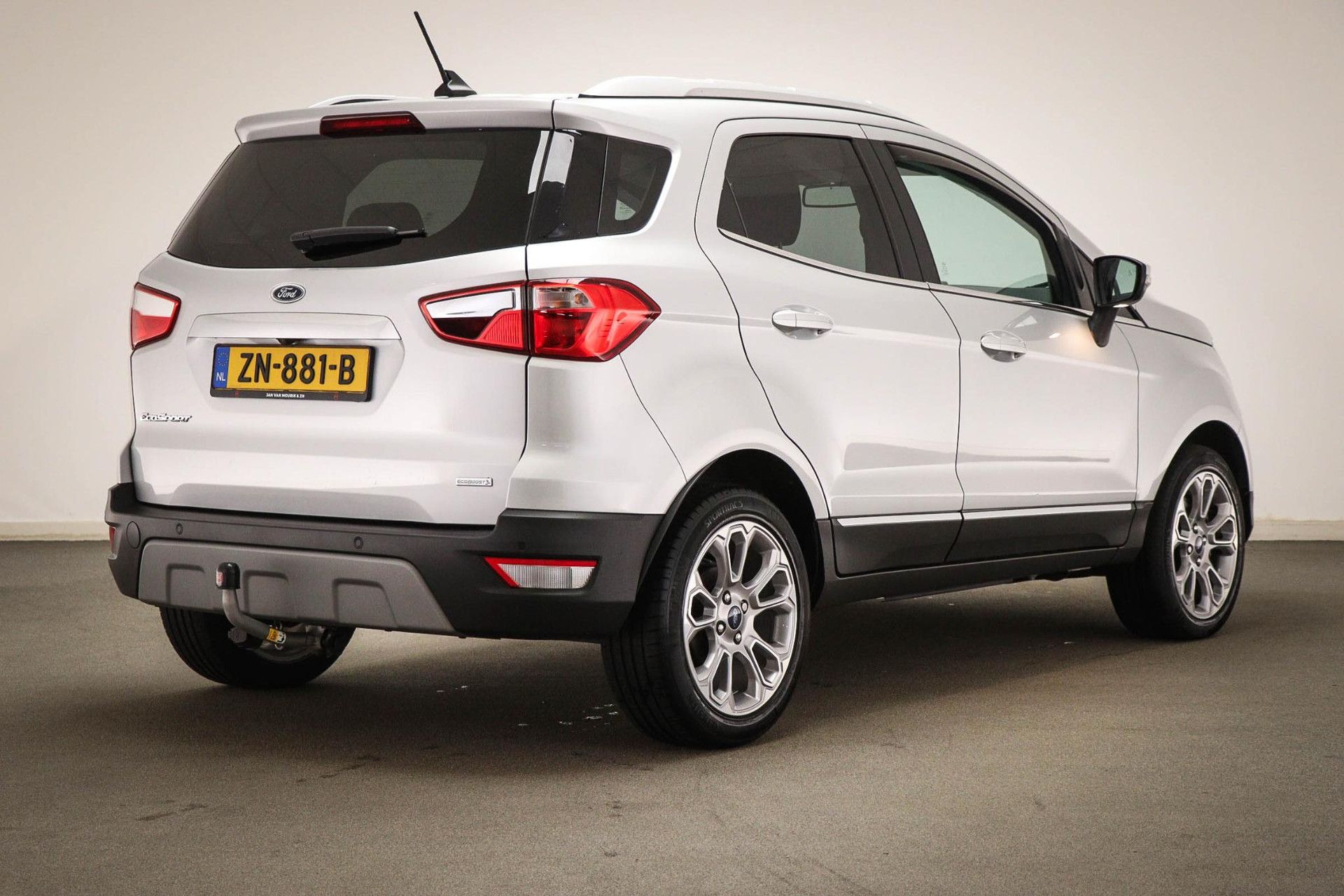 Ford EcoSport met kenteken ZN-881-B – achteraanzicht